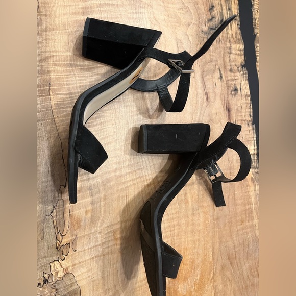 Like new Circus by Sam Edelman suede black sandal in size 7 - Picture 2 of 5